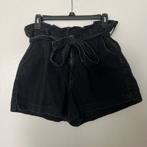 Black American Eagle mom short with matching cloth belt.